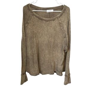 Mod On Trend Crinkle Wash Top Women’s Size Large Brown With Thumb Hole